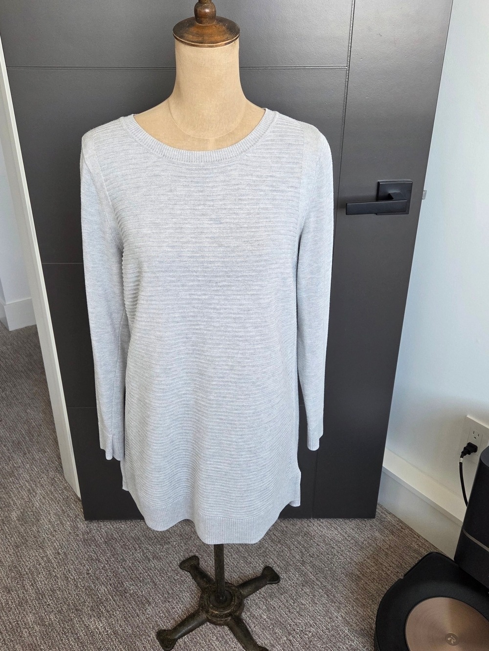 Dalia Women's grey Ribbed Crewneck Sweater Top